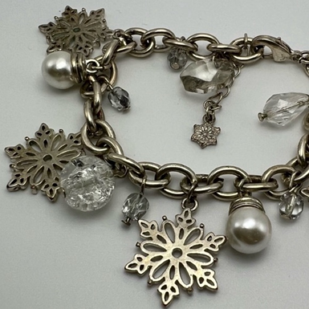 AVON Bracelet WINTER WONDERLAND Vintage Silver Plated Pearls Crystal